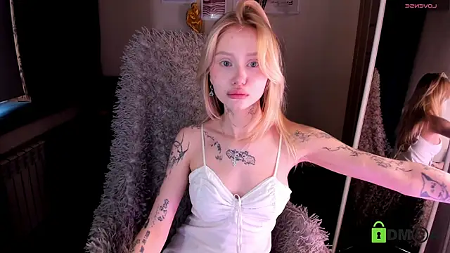 MalenaErnman online show from 02/09/25, 10:42