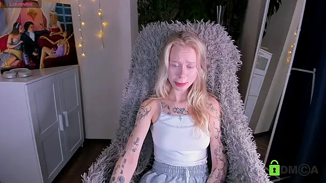 MalenaErnman online show from 02/27/25, 10:37