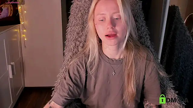 MalenaErnman online show from 09/30/25, 08:52