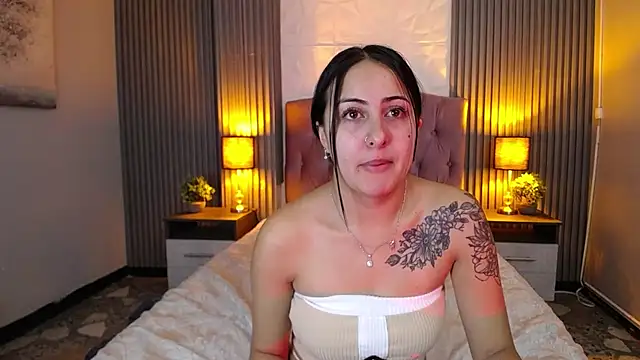 isabella smith  online show from 12/13/24, 07:43