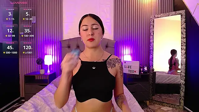 isabella smith  online show from 12/30/24, 01:47