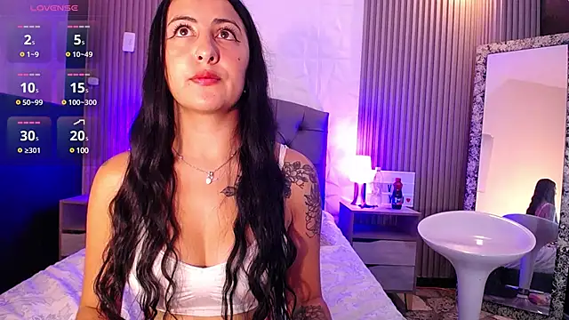 isabella smith  online show from 02/06/25, 04:25