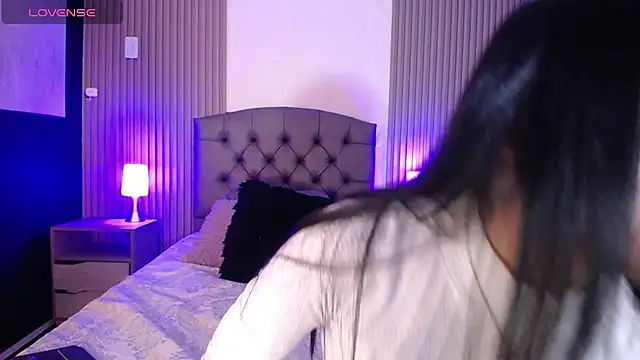 isabella smith  online show from 02/22/25, 03:36