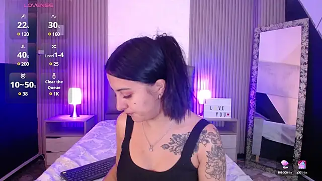 isabella smith  online show from 03/22/25, 01:52