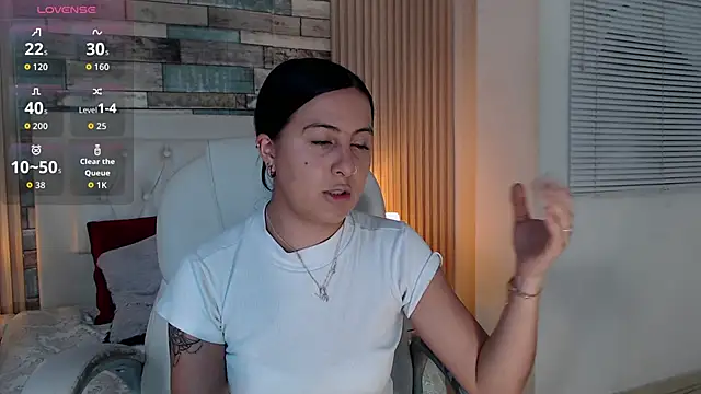 isabella smith  online show from 11/06/25, 07:59