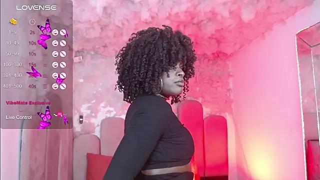 Snapshot of puca_ebony chatting on 05/19/26, 01:56 puca ebony online show from 05/19/26, 01:56