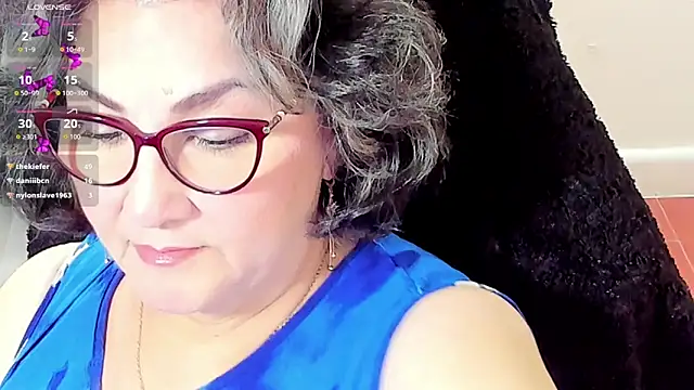 Snapshot of cataleya_mom chatting on 11/17/25, 03:12 cataleya mom online show from 11/17/25, 03:12