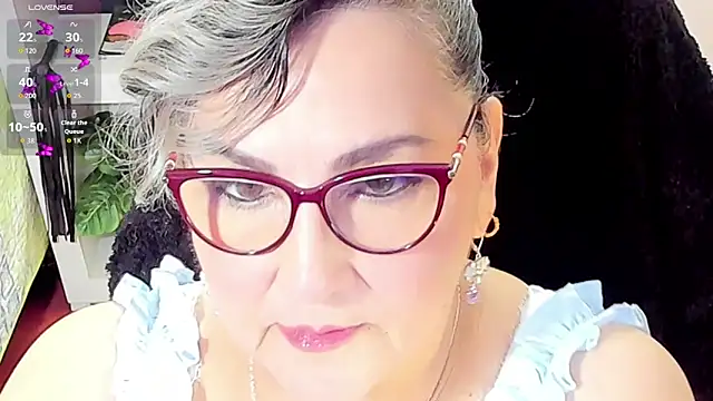 Snapshot of cataleya_mom chatting on 12/04/25, 03:27 cataleya mom online show from 12/04/25, 03:27