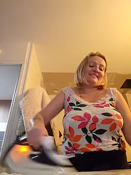 Snapshot of lady_charlyne chatting on 12/09/24, 02:06 lady charlyne online show from 12/09/24, 02:06