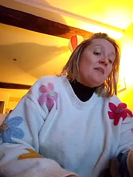 Snapshot of lady_charlyne chatting on 12/10/24, 07:00 lady charlyne online show from 12/10/24, 07:00