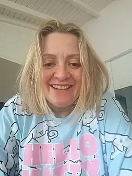 Snapshot of lady_charlyne chatting on 01/17/25, 11:38 lady charlyne online show from 01/17/25, 11:38