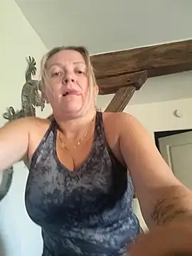 Snapshot of lady_charlyne chatting on 02/26/25, 09:32 lady charlyne online show from 02/26/25, 09:32