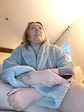 Snapshot of lady_charlyne chatting on 09/16/25, 06:09 lady charlyne online show from 09/16/25, 06:09