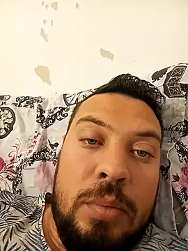 Snapshot of rafjb chatting on 10/15/25, 04:29 rafjb online show from 10/15/25, 04:29