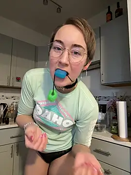 Snapshot of ketarisenup chatting on 02/14/25, 10:36 ketarisenup online show from 02/14/25, 10:36