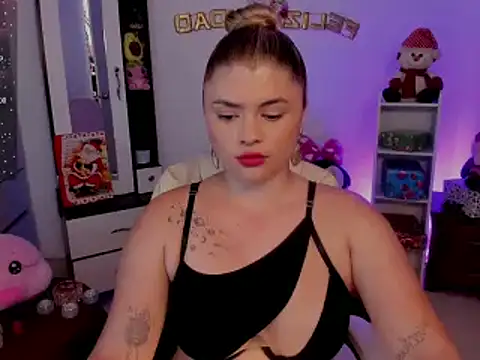 Snapshot of chloejones__ chatting on 12/10/24, 09:43 chloejones online show from 12/10/24, 09:43