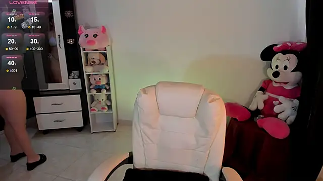 Snapshot of chloejones__ chatting on 02/12/25, 09:11 chloejones online show from 02/12/25, 09:11