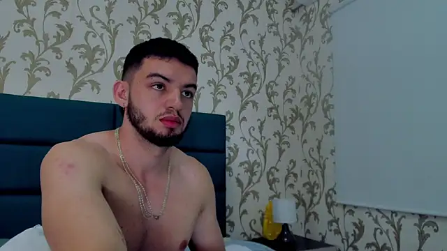 Snapshot of Michael_magno chatting on 12/17/24, 01:05 Michael magno online show from 12/17/24, 01:05