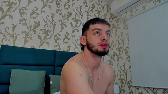 Snapshot of Michael_magno chatting on 12/20/24, 01:43 Michael magno online show from 12/20/24, 01:43