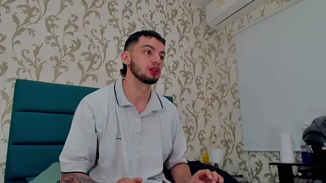 Snapshot of Michael_magno chatting on 01/05/25, 04:38 Michael magno online show from 01/05/25, 04:38