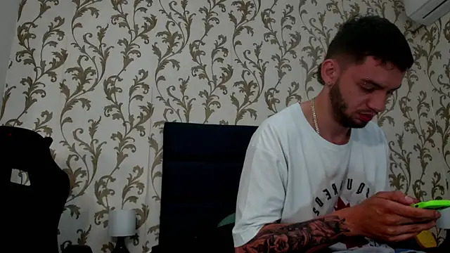 Snapshot of Michael_magno chatting on 01/07/25, 02:51 Michael magno online show from 01/07/25, 02:51