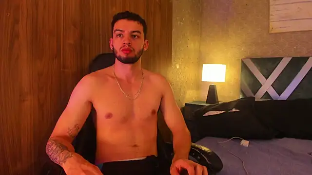 Snapshot of Michael_magno chatting on 01/14/25, 07:32 Michael magno online show from 01/14/25, 07:32