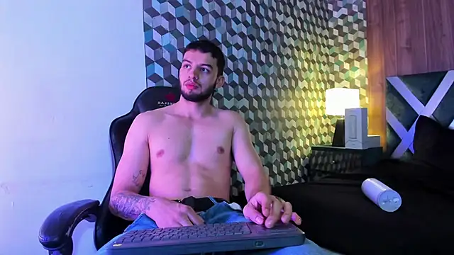 Snapshot of Michael_magno chatting on 01/18/25, 02:12 Michael magno online show from 01/18/25, 02:12