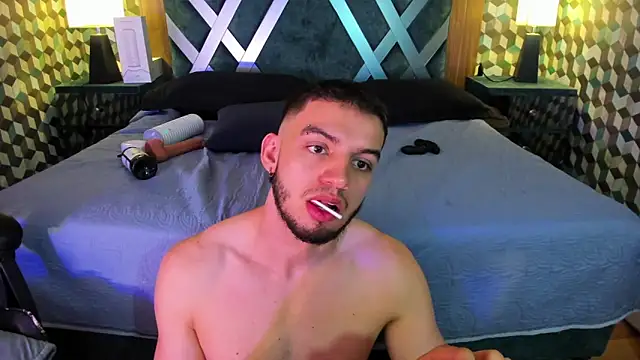 Snapshot of Michael_magno chatting on 01/20/25, 05:27 Michael magno online show from 01/20/25, 05:27