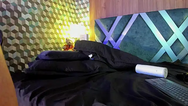 Snapshot of Michael_magno chatting on 01/23/25, 01:13 Michael magno online show from 01/23/25, 01:13