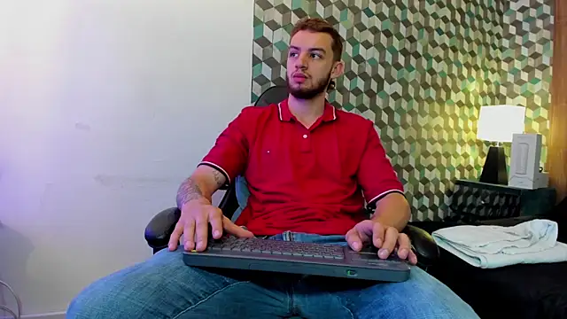 Snapshot of Michael_magno chatting on 02/06/25, 12:59 Michael magno online show from 02/06/25, 12:59