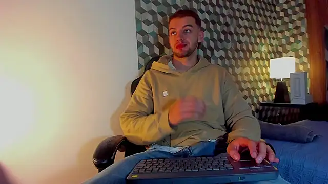 Snapshot of Michael_magno chatting on 02/11/25, 12:27 Michael magno online show from 02/11/25, 12:27