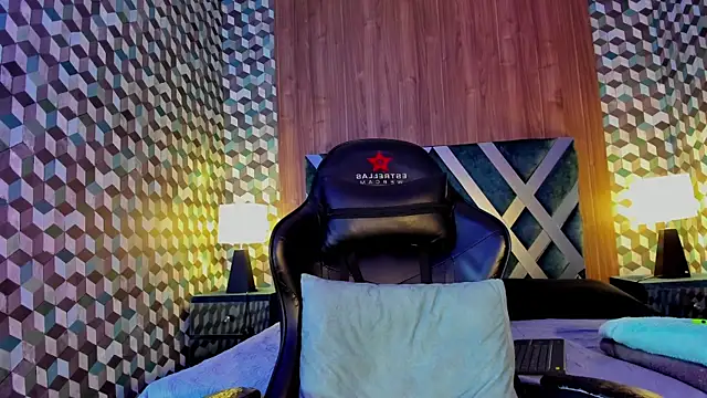 Snapshot of Michael_magno chatting on 02/17/25, 02:48 Michael magno online show from 02/17/25, 02:48