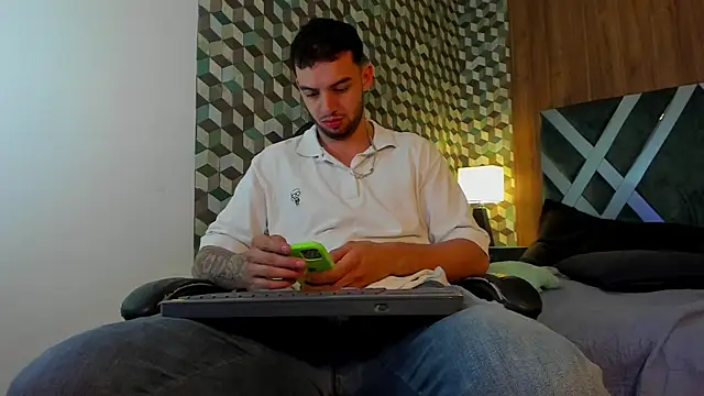 Snapshot of Michael_magno chatting on 03/02/25, 08:07 Michael magno online show from 03/02/25, 08:07