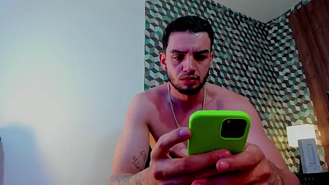 Snapshot of Michael_magno chatting on 03/17/25, 05:27 Michael magno online show from 03/17/25, 05:27