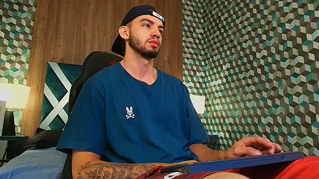 Snapshot of Michael_magno chatting on 09/15/25, 10:26 Michael magno online show from 09/15/25, 10:26