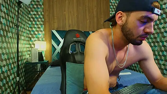 Snapshot of Michael_magno chatting on 09/15/25, 10:32 Michael magno online show from 09/15/25, 10:32