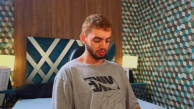 Snapshot of Michael_magno chatting on 09/17/25, 10:28 Michael magno online show from 09/17/25, 10:28