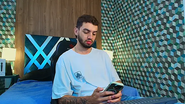 Snapshot of Michael_magno chatting on 09/20/25, 02:07 Michael magno online show from 09/20/25, 02:07