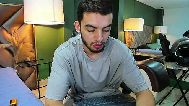 Snapshot of Michael_magno chatting on 09/21/25, 07:59 Michael magno online show from 09/21/25, 07:59