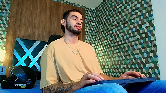 Snapshot of Michael_magno chatting on 09/22/25, 10:28 Michael magno online show from 09/22/25, 10:28