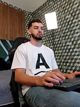 Snapshot of Michael_magno chatting on 09/24/25, 07:17 Michael magno online show from 09/24/25, 07:17