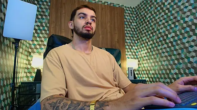 Snapshot of Michael_magno chatting on 10/07/25, 06:27 Michael magno online show from 10/07/25, 06:27