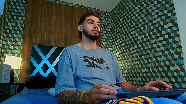 Snapshot of Michael_magno chatting on 10/17/25, 10:18 Michael magno online show from 10/17/25, 10:18