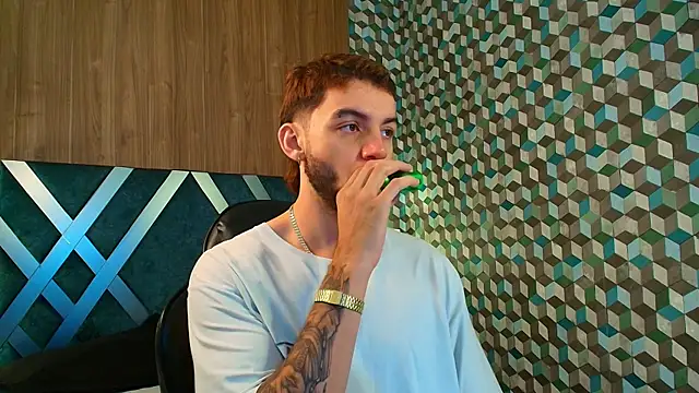 Snapshot of Michael_magno chatting on 10/20/25, 10:49 Michael magno online show from 10/20/25, 10:49