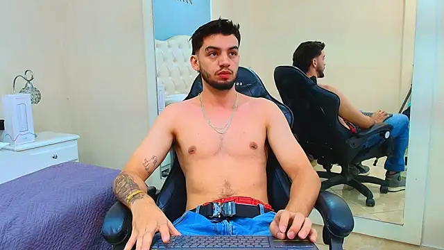 Snapshot of Michael_magno chatting on 11/03/25, 10:21 Michael magno online show from 11/03/25, 10:21