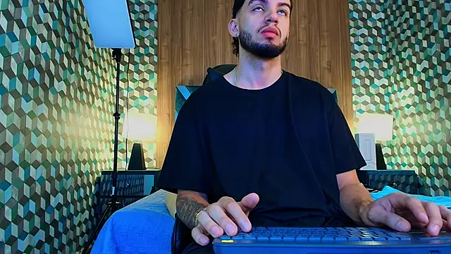 Snapshot of Michael_magno chatting on 11/10/25, 11:09 Michael magno online show from 11/10/25, 11:09