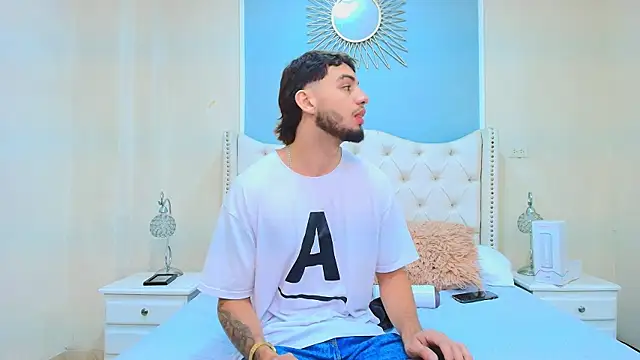 Snapshot of Michael_magno chatting on 11/11/25, 07:58 Michael magno online show from 11/11/25, 07:58