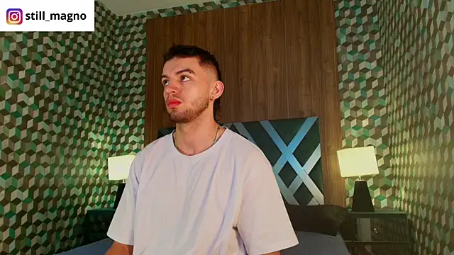 Snapshot of Michael_magno chatting on 11/22/25, 02:27 Michael magno online show from 11/22/25, 02:27