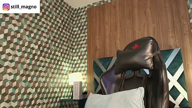 Snapshot of Michael_magno chatting on 11/25/25, 01:33 Michael magno online show from 11/25/25, 01:33