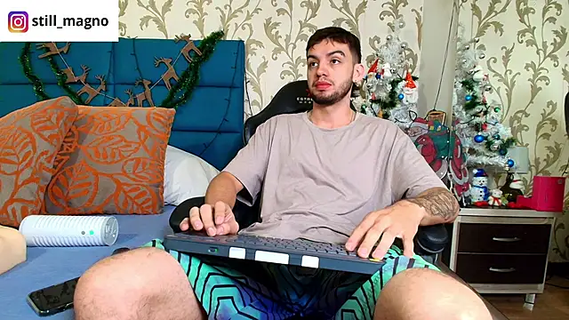 Snapshot of Michael_magno chatting on 12/04/25, 12:25 Michael magno online show from 12/04/25, 12:25